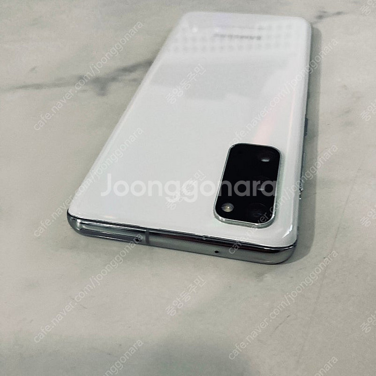 갤럭시 S20 화이트 128용량 무잔상S급 14만원 판매합니다!--3